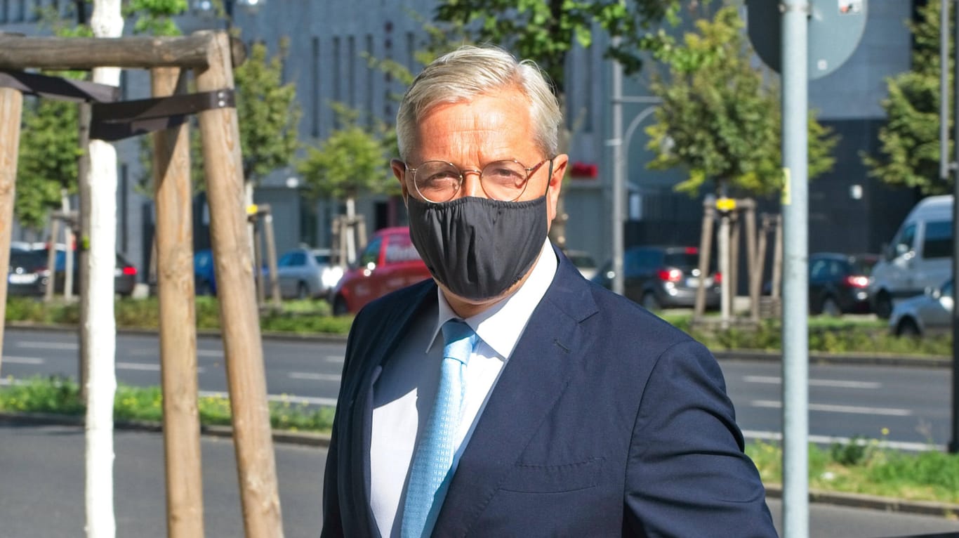 Mann mit Maske: Norbert Röttgen will CDU-Chef werden.