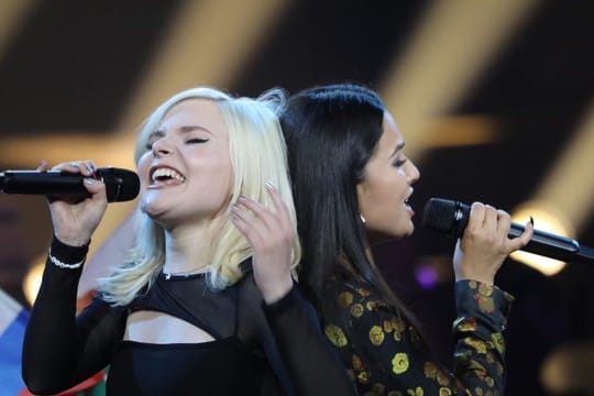 Carlotta Truman (l) und Laurita Spinelli im Finale des Eurovision Song Contests (ESC) 2019.