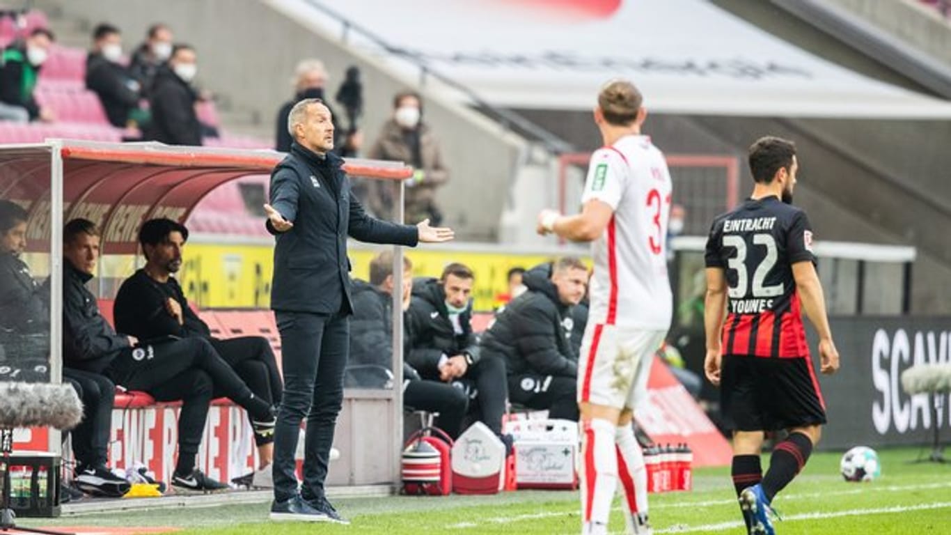 Der Neu-Frankfurter Amin Younes (r) kam bei seinem Bundesliga-Comeback für 20 Minuten zum Einsatz.