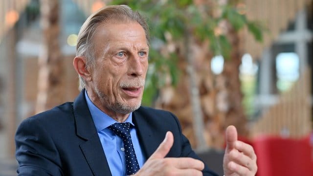 Christoph Daum sieht seine Karriere im Fußball noch nicht als beendet an. Christoph Daum sieht seine Karriere im Fußball noch nicht als beendet an.