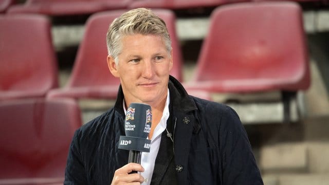 Bastian Schweinsteiger arbeitet derzeit als TV-Experte für das ZDF. Bastian Schweinsteiger arbeitet derzeit als TV-Experte für das ZDF.