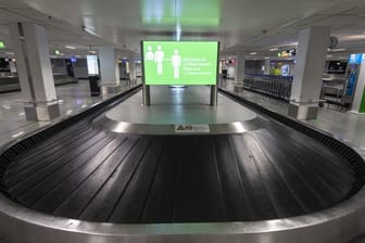 Mai 2020: Ein leeres Gepäckband in einem Flughafen.