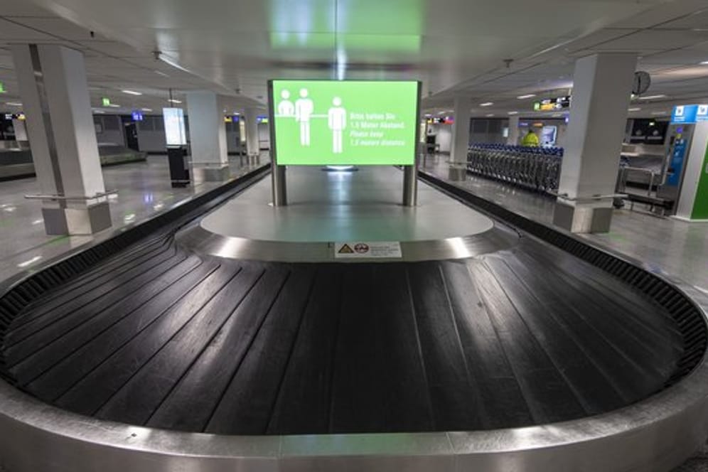 Mai 2020: Ein leeres Gepäckband in einem Flughafen.