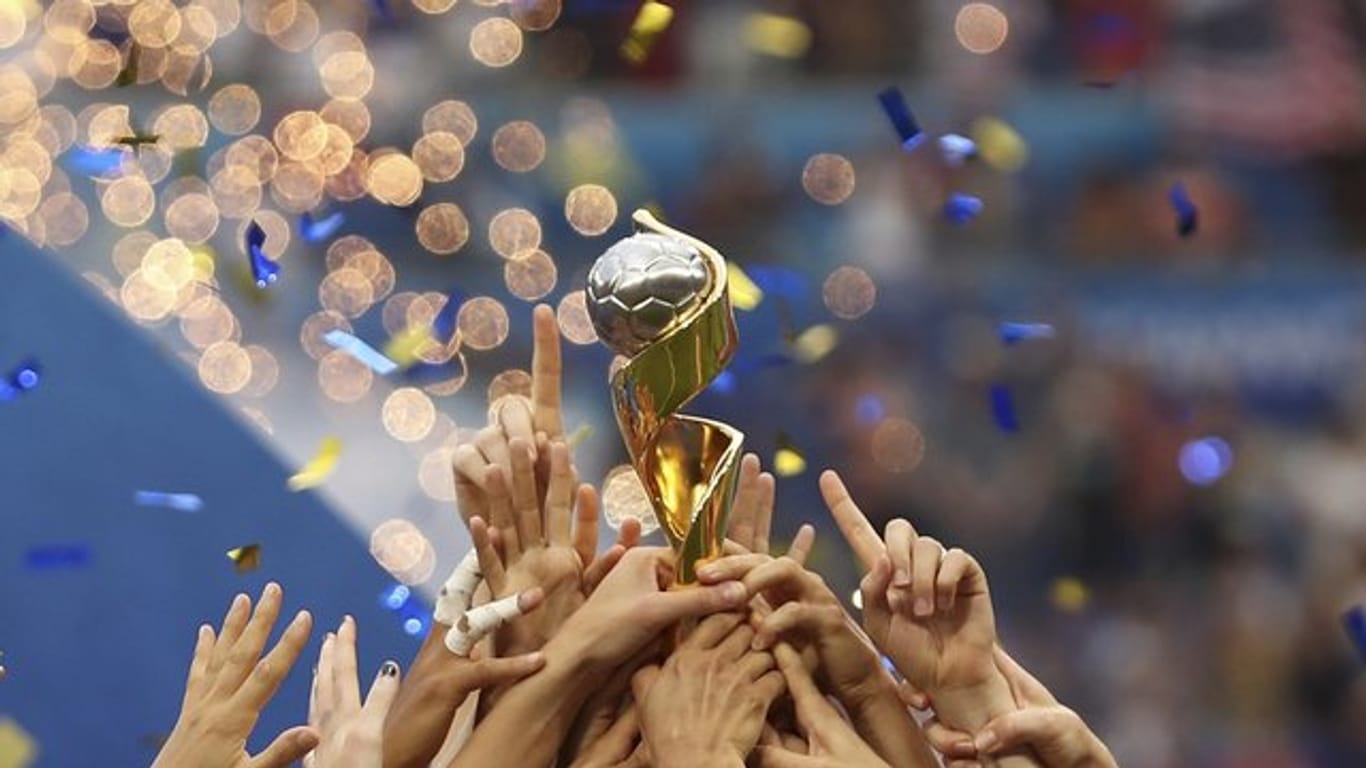 Der Deutsche Fußball-Bund bewirbt sich zusammen mit Belgien und den Niederlanden um die Ausrichtung der Frauen-WM 2027.