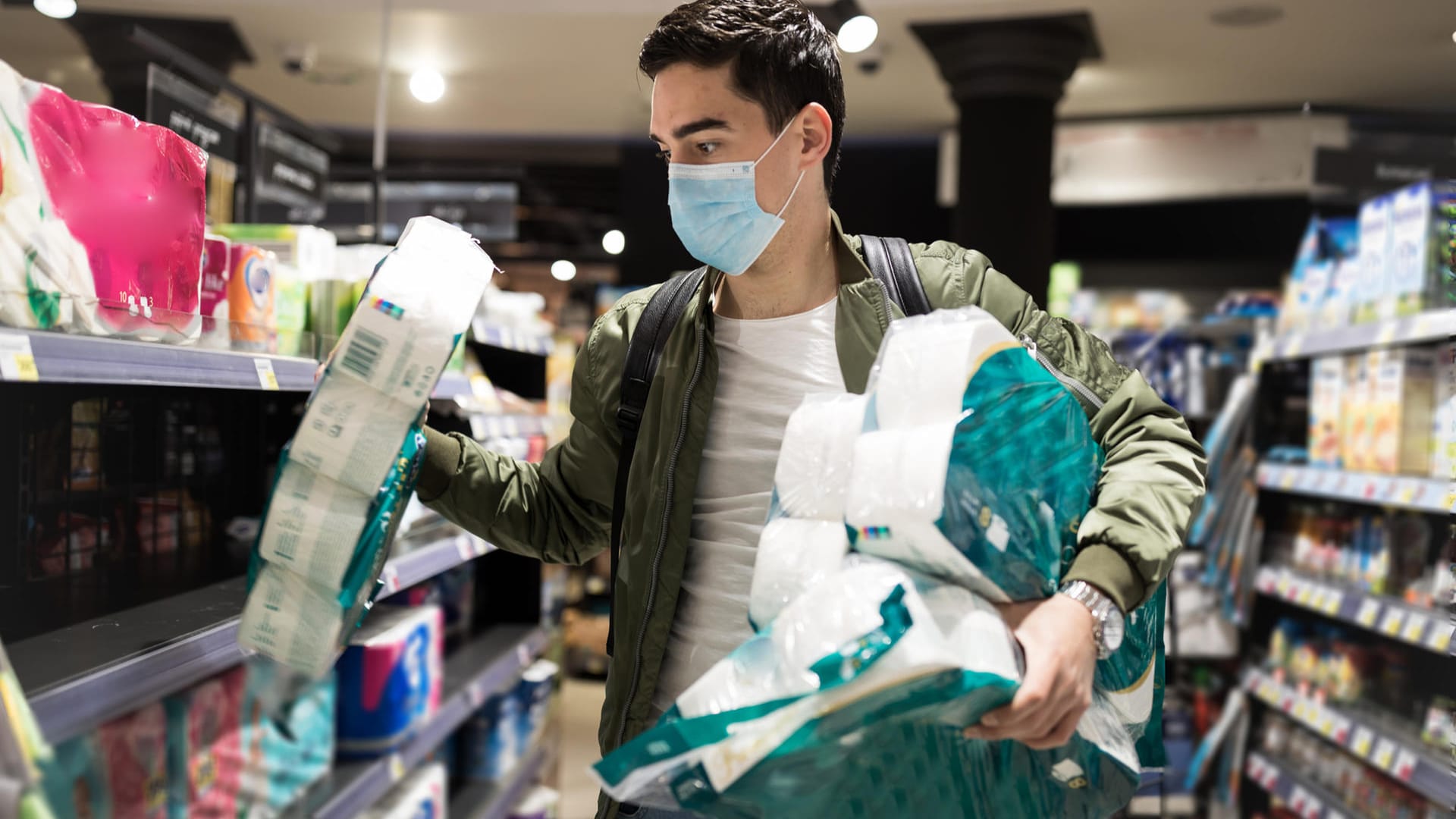 Einkaufen: Sich einen Vorrat an Toilettenpapier anzulegen, ist nicht nötig.