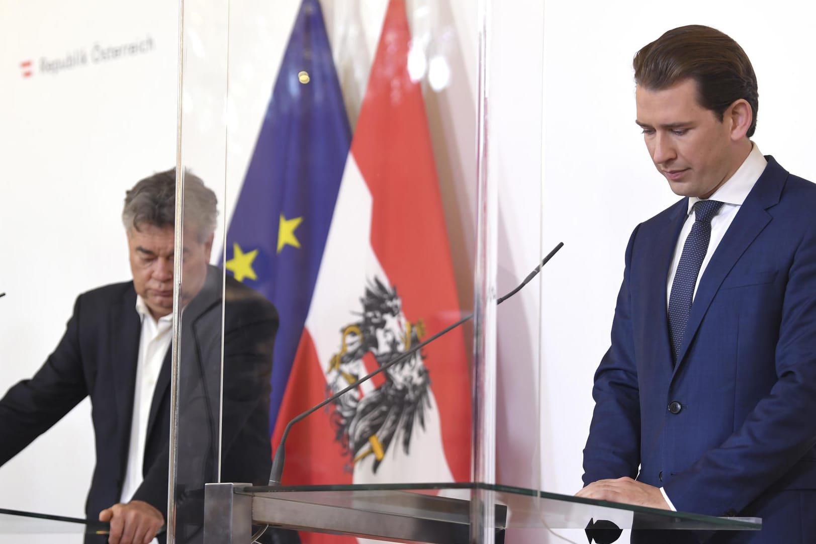Österreichischer Vizekanzler Werner Kogler (l.) mit Bundeskanzler Sebastian Kurz (r.): Am Montag gab es 1.121 Neuinfektionen österreichweit.