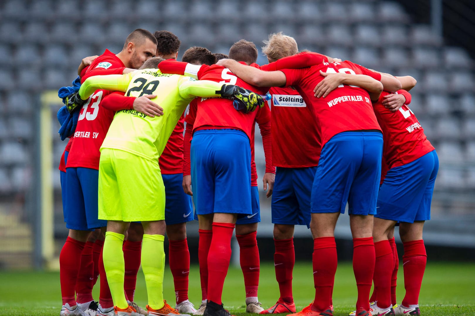 Spieler des SV Wuppertal (Symbolbild): Ein Spieler der ersten Mannschaft ist mit dem Coronavirus infiziert.