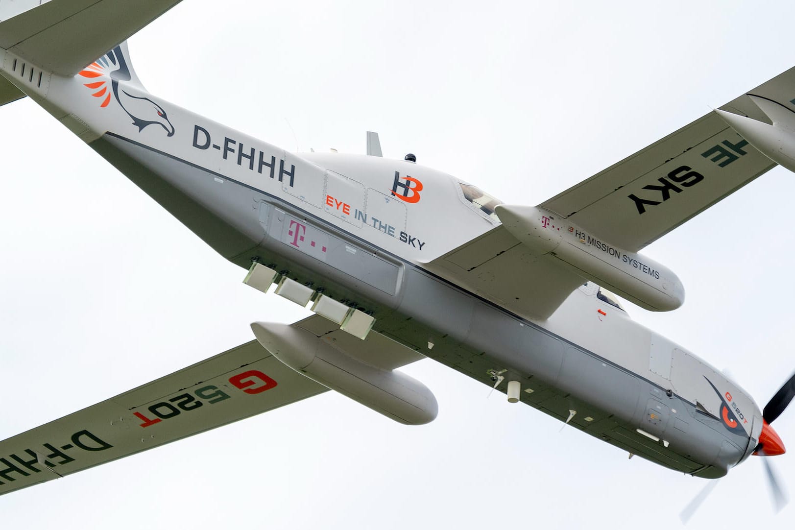 Ein mit Antennen ausgerüstetes, ferngesteuertes Flugzeug: Die Deutsche Telekom testete das Fahrzeug als fliegende Mobilfunkstation.