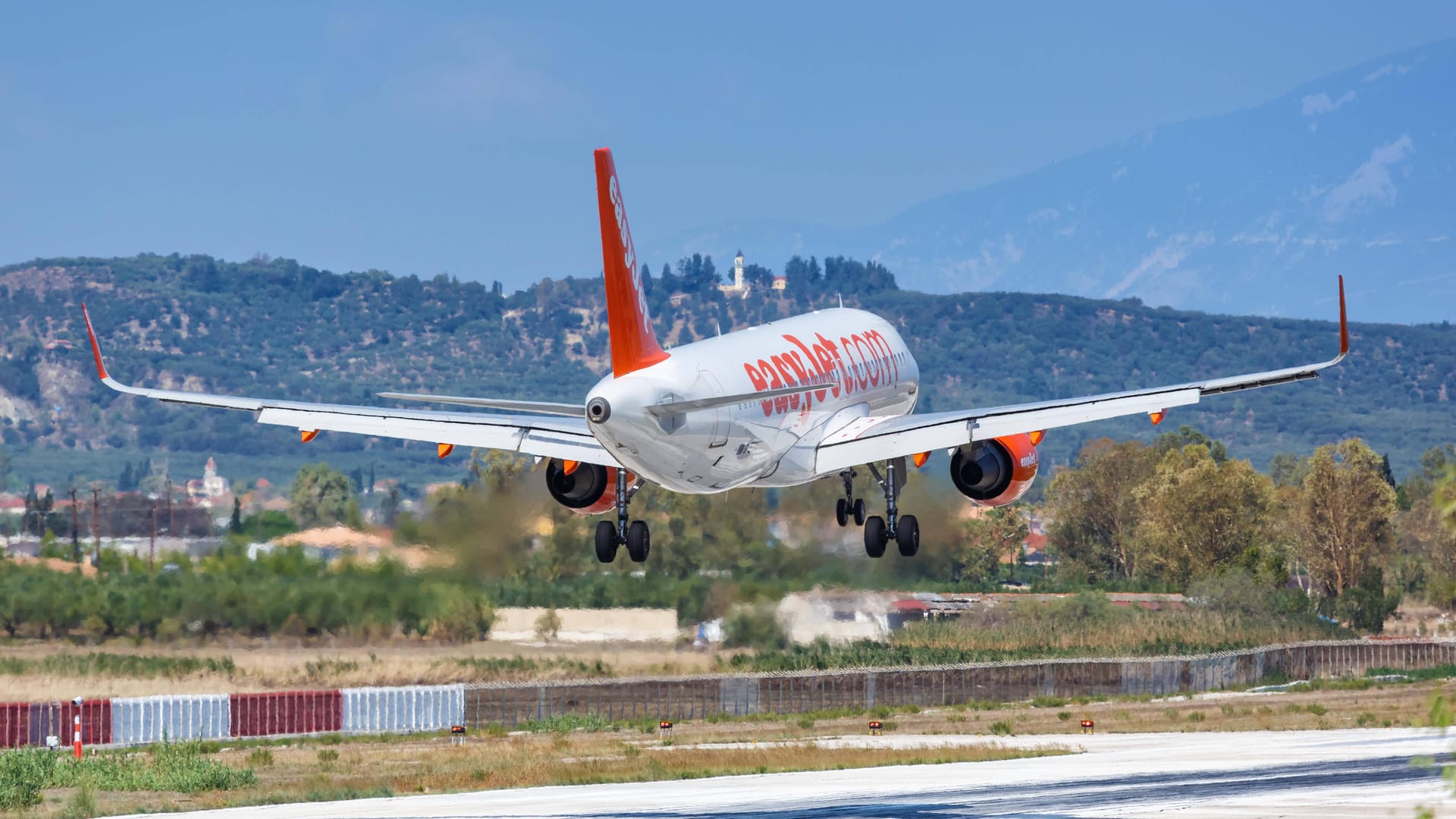 EasyJet-Flug: Wegen der Maskenpflicht ist jetzt ein Streit eskaliert.