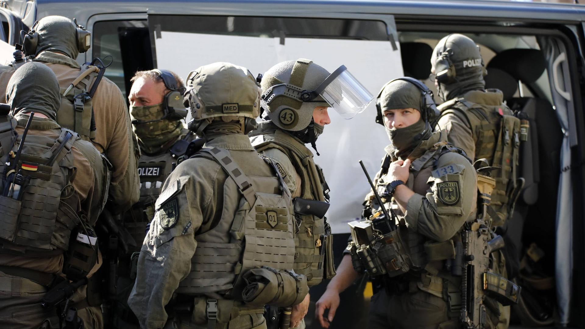 SEK der Kölner Polizei (Symbolbild): Eine junge Belgierin wurde mutmaßlich von ihrem Ehemann verschleppt und vergewaltigt. SEK der Kölner Polizei (Symbolbild): Eine junge Belgierin wurde mutmaßlich von ihrem Ehemann verschleppt und vergewaltigt.