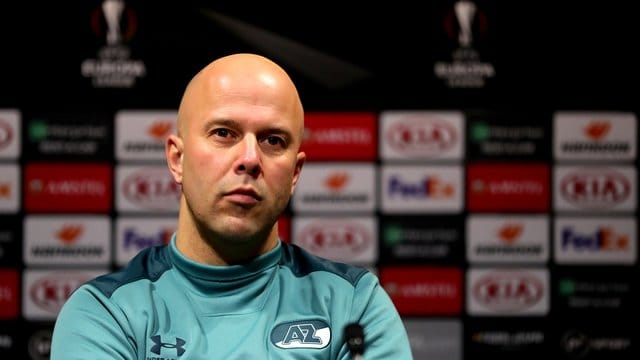 Alkmaar-Trainer Arne Slot muss in der Europa League beim SSC Neapel auf insgesamt 13 Spieler verzichten. Alkmaar-Trainer Arne Slot muss in der Europa League beim SSC Neapel auf insgesamt 13 Spieler verzichten.