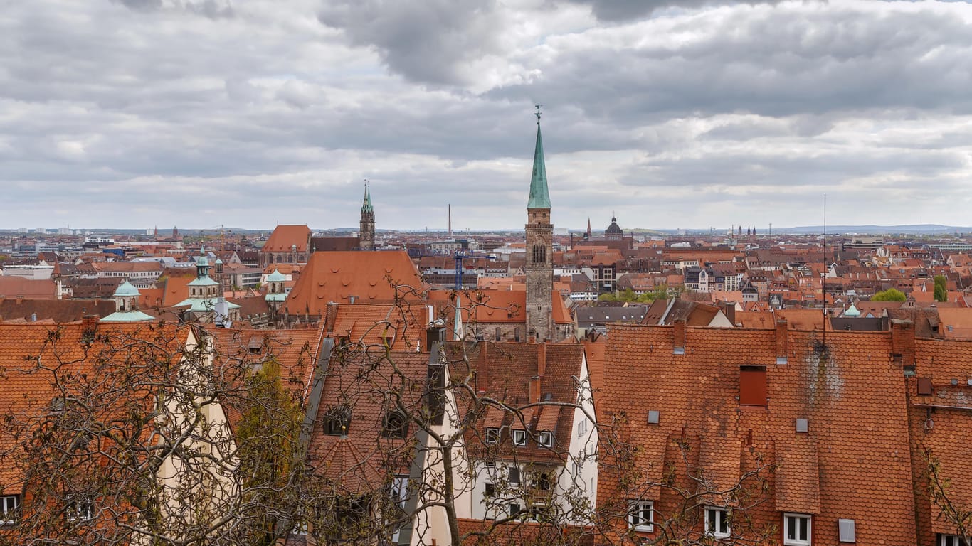 Blick über Nürnberg (Symbolbild): Ein Kirchenblatt sorgt derzeit für Empörung in einer Gemeinde.