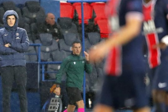 Cheftrainer Thomas Tuchel musste mit Paris eine Auftaktniederlage hinnehmen.