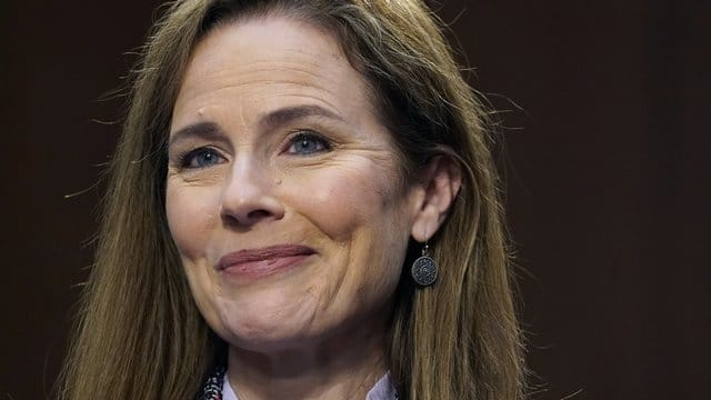 Trumps Kandidatin für das Richteramt am Obersten Gericht: Amy Coney Barrett lächelt. Trumps Kandidatin für das Richteramt am Obersten Gericht: Amy Coney Barrett lächelt.