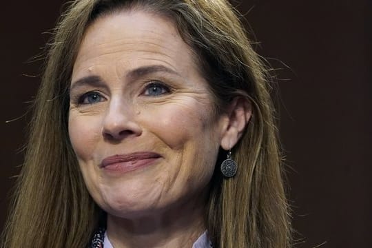 Trumps Kandidatin für das Richteramt am Obersten Gericht: Amy Coney Barrett lächelt.