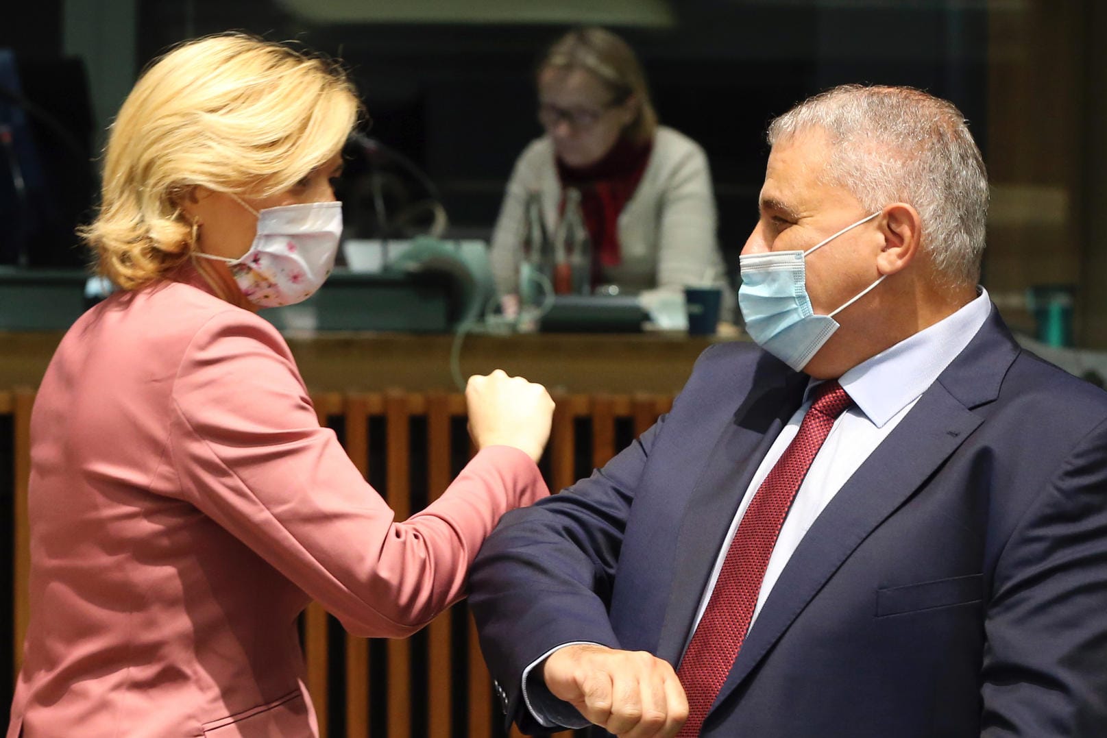 Julia Klöckner (l,CDU), Bundeslandwirtschaftsministerin, und Anton Refalo (r), Landwirtschaftsminister von Malta: Die Beratungen der EU-Landwirtschaftsminister gehen bis tief in die Nacht.