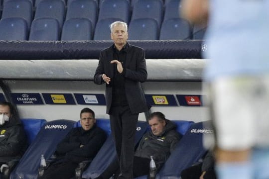 Dortmunds Trainer Lucien Favre zeigt sich nach dem Spiel in Rom enttäuscht von der Leistung seines Teams.