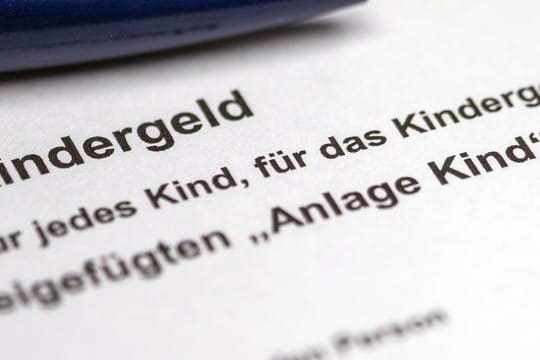 Eltern haben eine Mitteilungspflicht gegenüber der Familienkasse, wenn das Kind die Ausbildung abbricht. Eltern haben eine Mitteilungspflicht gegenüber der Familienkasse, wenn das Kind die Ausbildung abbricht.