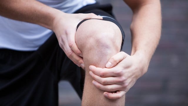 Bakerzyste: In der Regel entstehen Ausstülpungen durch Verletzungen wie Meniskusrisse oder Verschleißerscheinungen wie Arthrose.