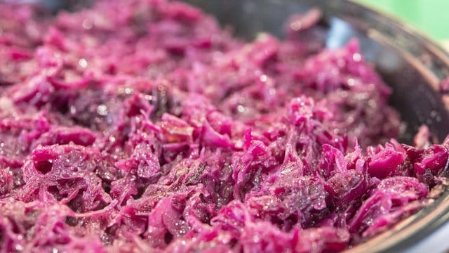 Rotkohl: Er sollte im besten Falle bissfest, würzig und nicht zu sauer sein.