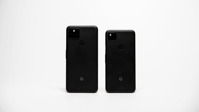 Größer und günstiger: Das Pixel 4a (links) hat etwas mehr Display als das Pixel 5 (rechts). Größer und günstiger: Das Pixel 4a (links) hat etwas mehr Display als das Pixel 5 (rechts).