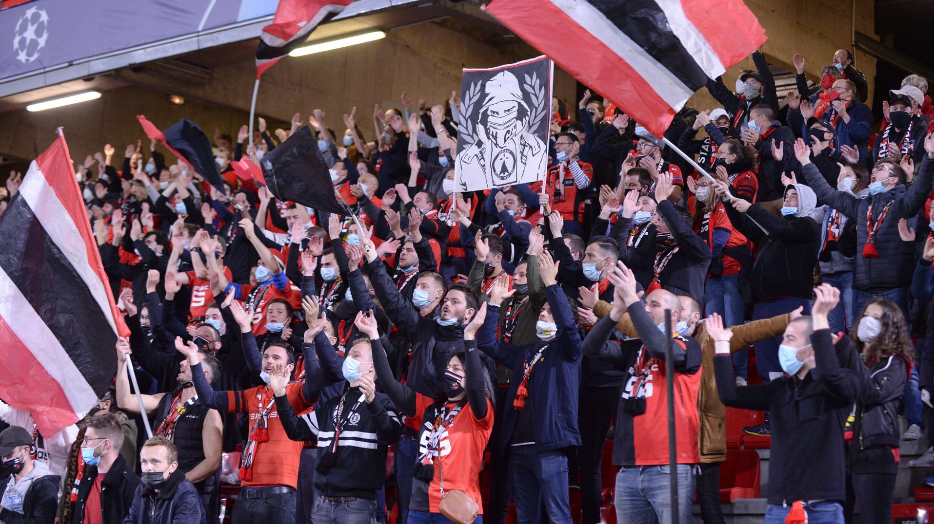 Fans von Stade Rennes: Bei der Champions-League-Partie gegen Krasnodar wurden im Roazhon Park die Corona-Regeln missachtet.