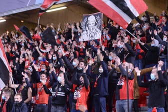 Fans von Stade Rennes: Bei der Champions-League-Partie gegen Krasnodar wurden im Roazhon Park die Corona-Regeln missachtet.