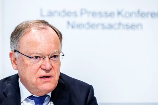 Der SPD-Politiker Stephan Weil während einer Pressekonferenz im Landtag.