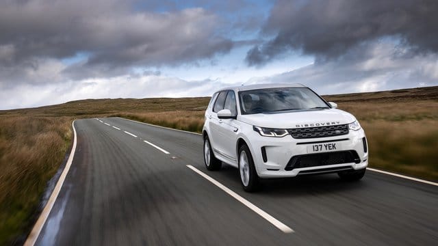 SUV mit Stöpsel: Der Land Rover Discovery Sport rollt aktuell mit einem neuen Plug-in-Antrieb auf die Straßen. SUV mit Stöpsel: Der Land Rover Discovery Sport rollt aktuell mit einem neuen Plug-in-Antrieb auf die Straßen.