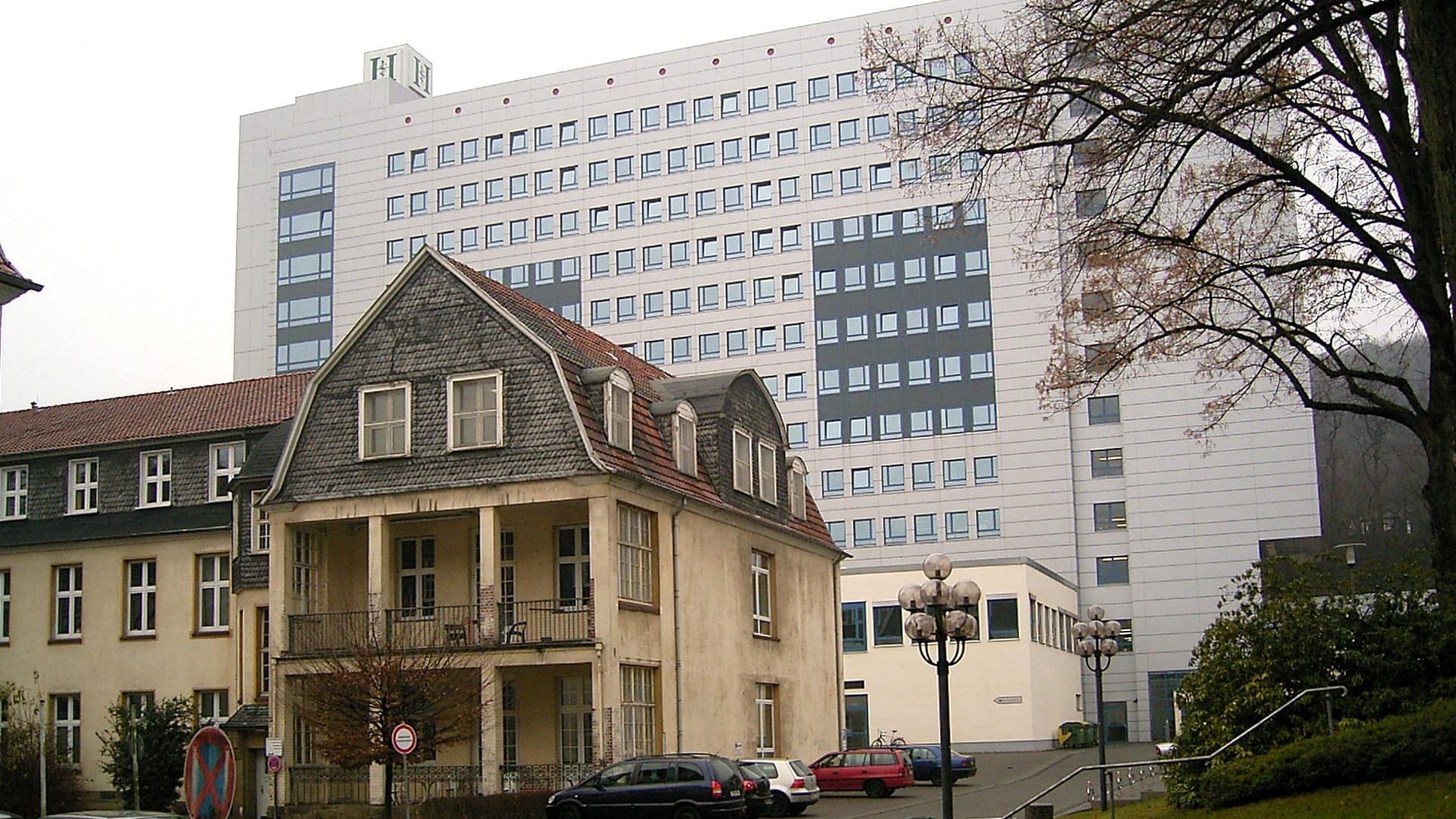 Helios Klinikum in Wuppertal: Die Klinik sieht sich angesichts der aktuellen Corona-Lage gut gewappnet.