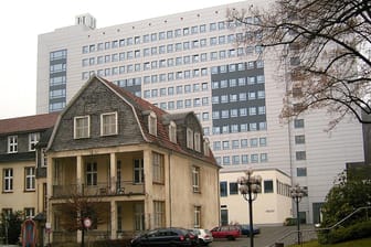 Helios Klinikum in Wuppertal: Die Klinik sieht sich angesichts der aktuellen Corona-Lage gut gewappnet.
