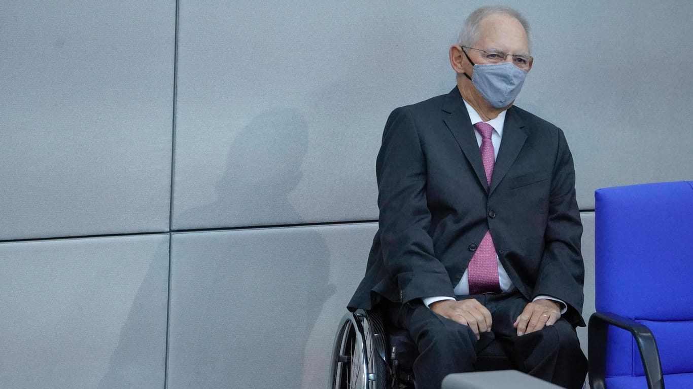 Bundestagspräsident Wolgang Schäuble: Geht es nach der AfD soll die Maskenpflicht noch vor Freitag kippen.