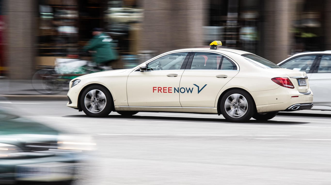 Ein Taxi von Free Now: Uber hat ein Auge auf den Fahrdienstanbieter von BMW und Daimler geworfen.