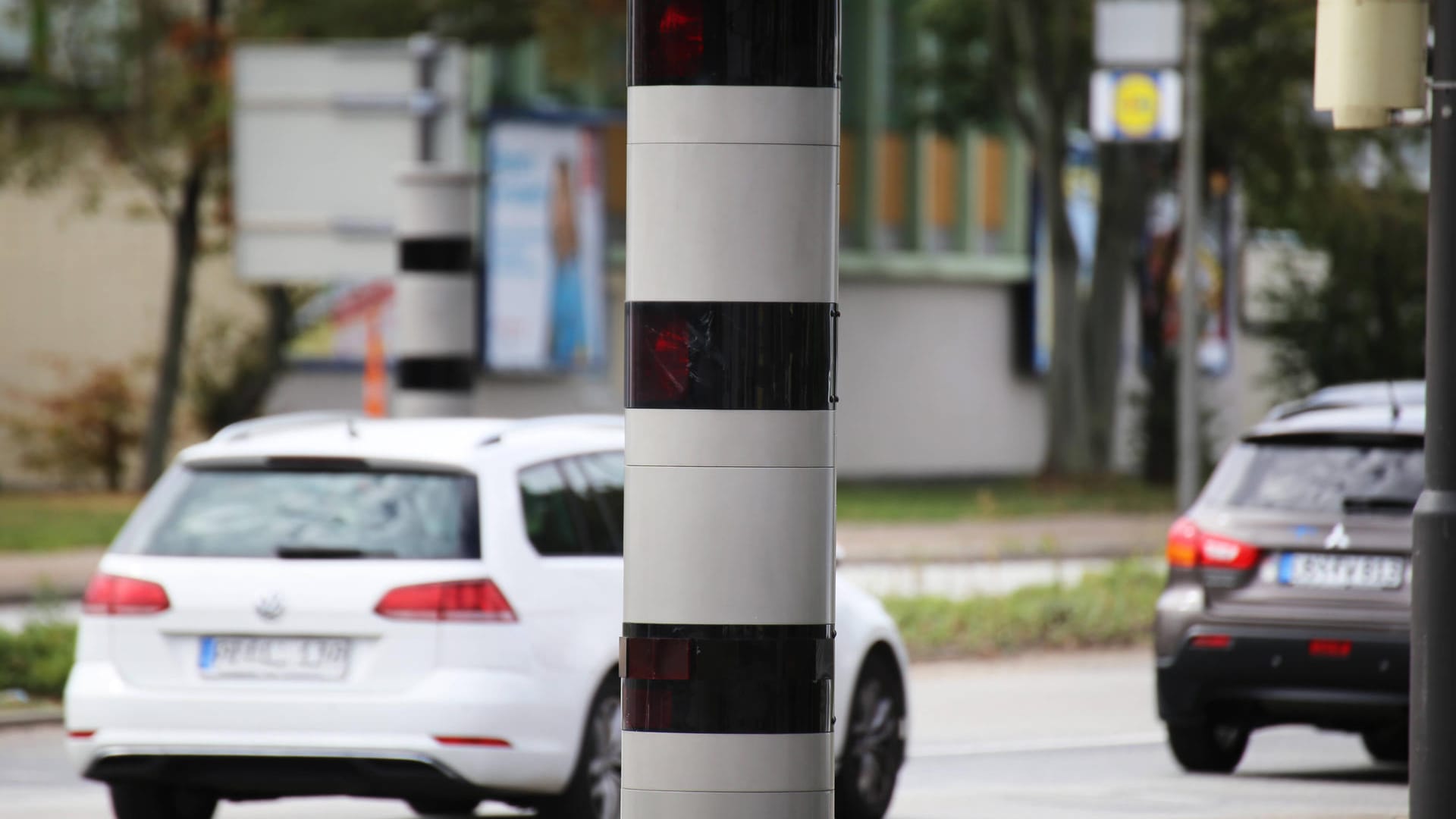 Radarfalle: Sie ermittelt die Geschwindigkeit eines Autos.