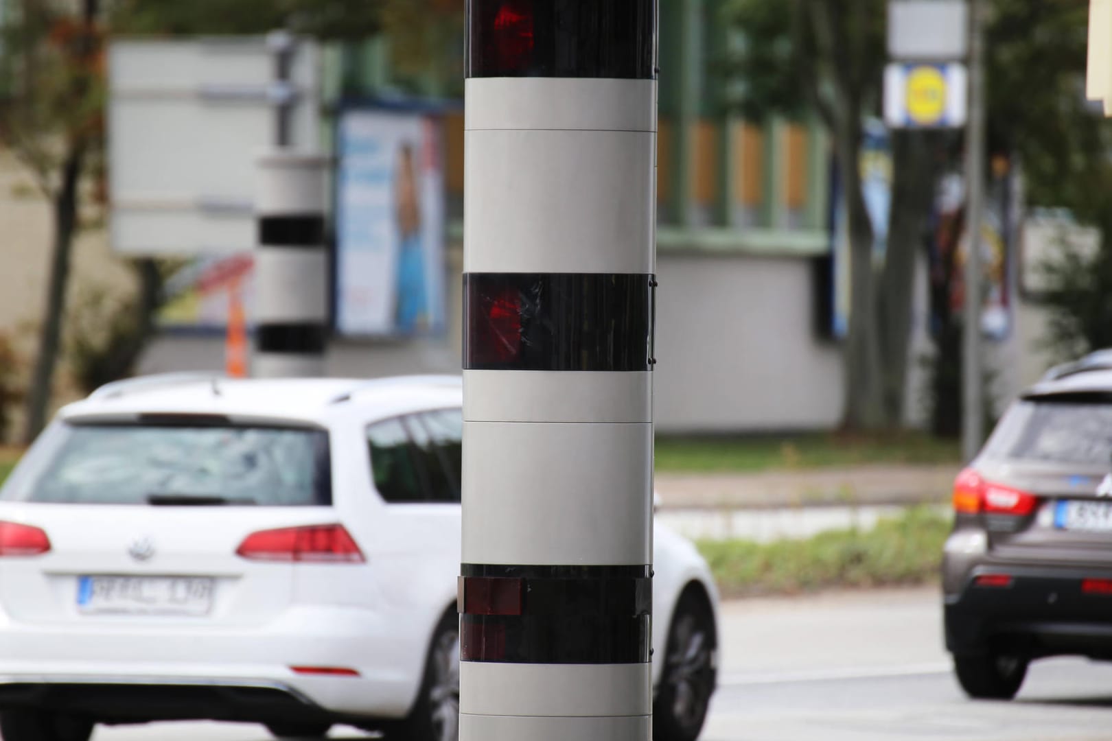 Radarfalle: Sie ermittelt die Geschwindigkeit eines Autos.