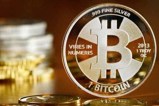 Paypal-Kunden in den USA können künftig über die Paypal-Plattform Bitcoin und andere Kryptowährungen handeln und aufbewahren.