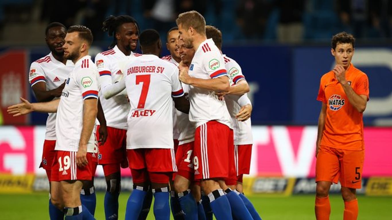 Der HSV feierte im Nachholspiel gegen Erzgebirge Aue einen souveränen Heimsieg.