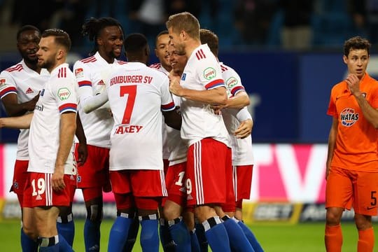 Der HSV feierte im Nachholspiel gegen Erzgebirge Aue einen souveränen Heimsieg.