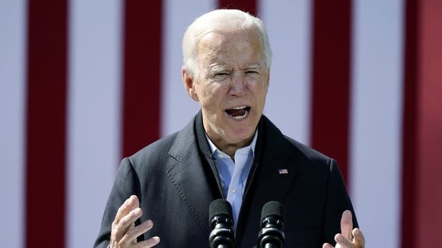 Bei den Vorwürfen, die keinerlei Grundlage hätten, handele es sich um "Müll", sagt Joe Biden. Bei den Vorwürfen, die keinerlei Grundlage hätten, handele es sich um "Müll", sagt Joe Biden.
