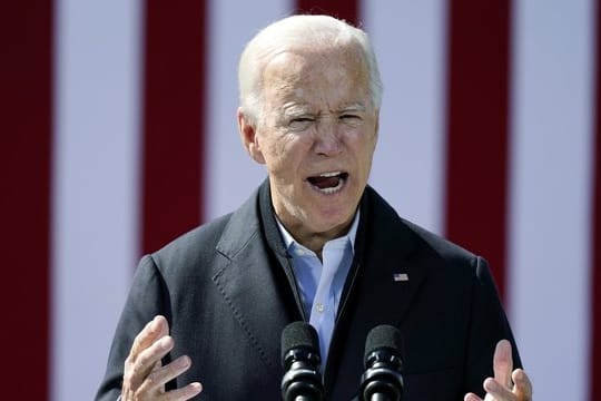 Bei den Vorwürfen, die keinerlei Grundlage hätten, handele es sich um "Müll", sagt Joe Biden.