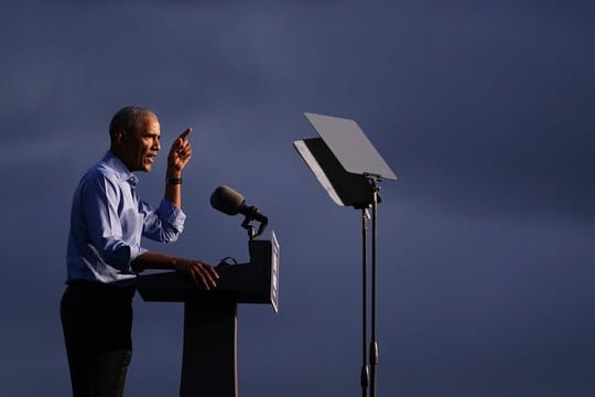 Ex-US-Prsäident Barack Obama greift seinen Nachfolger Donald Trump mit scharfer Kritik an dessen Corona-Politik an.