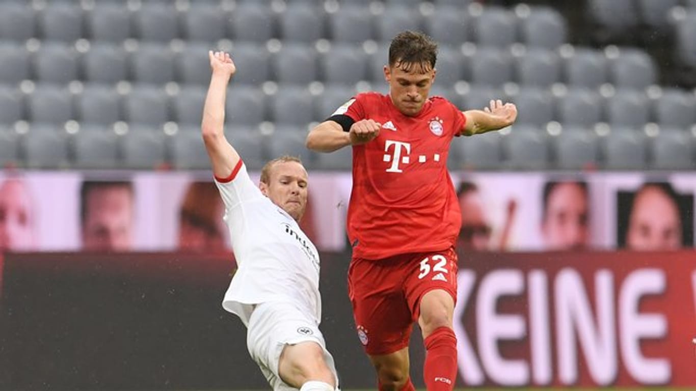 Frankfurts Sebastian Rode (l) hatte von 2014 bis 2016 für den FC Bayern gespielt.
