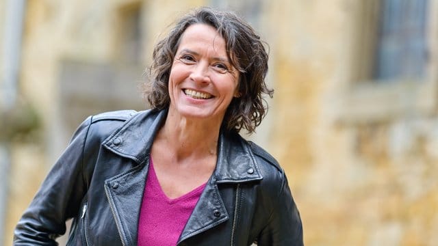 Ulrike Folkerts bei Dreharbeiten zur Krimi-Serie "Tatort" in einem Bauernhof. Ulrike Folkerts bei Dreharbeiten zur Krimi-Serie "Tatort" in einem Bauernhof.