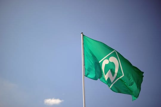 Beim SV Werder Bremen ist ein Spieler positiv auf das Coronavirus getestet worden.
