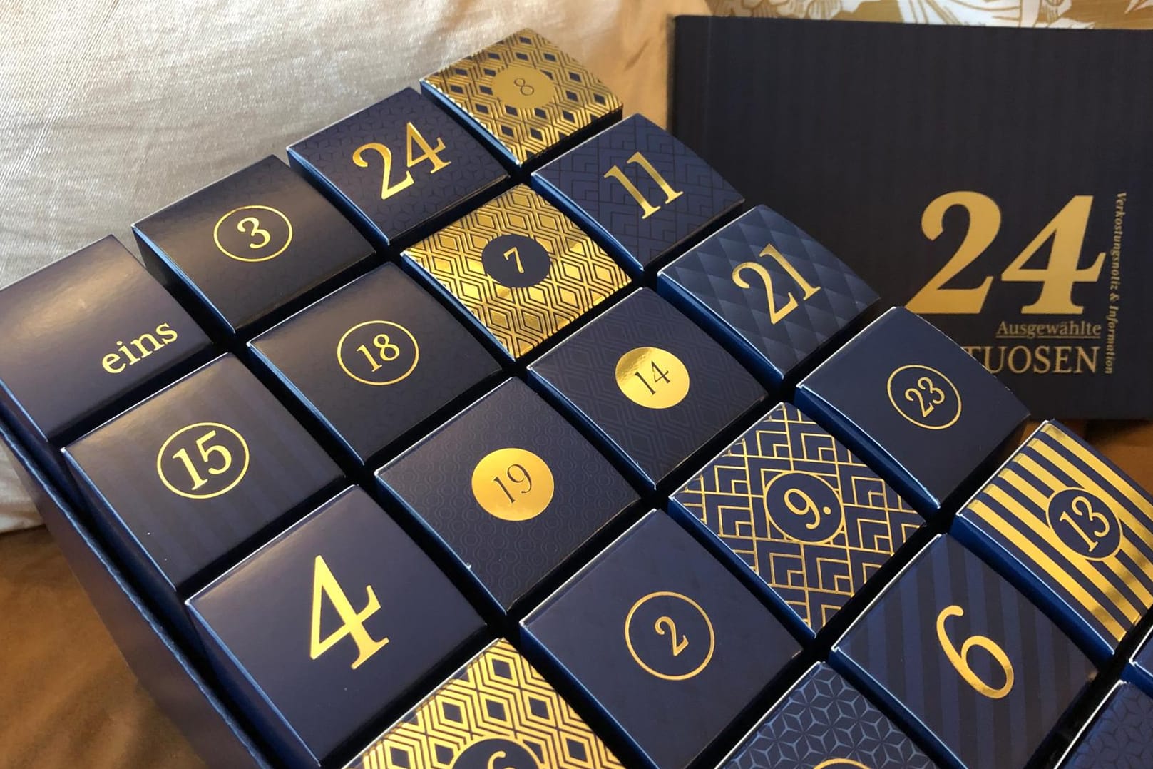 Der Premium-Spirituosen-Adventskalender 2020 von Amazon enthält Rum, Whisky und Gin aus der ganzen Welt.