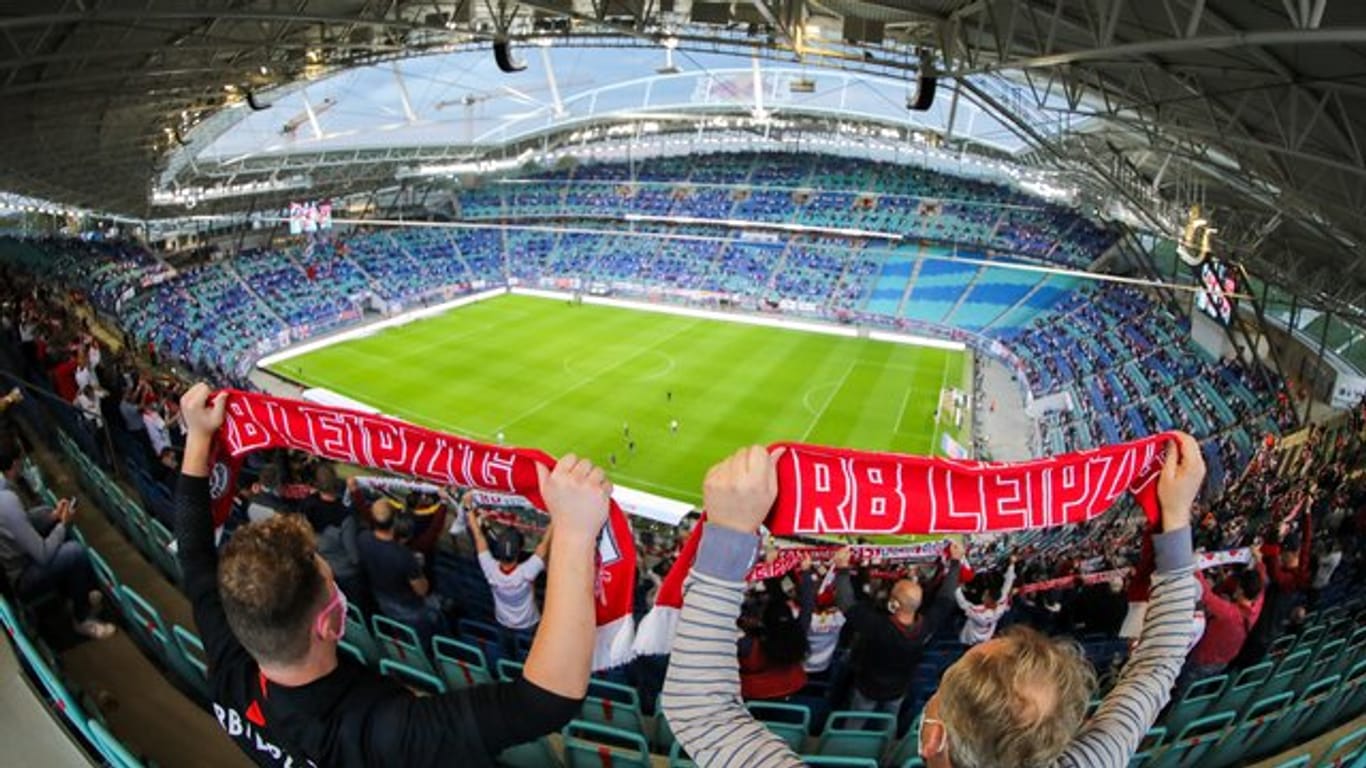 Beim Spiel zwischen RB Leipzig und Hertha BSC dürfen nur 999 Zuschauer ins Stadion.