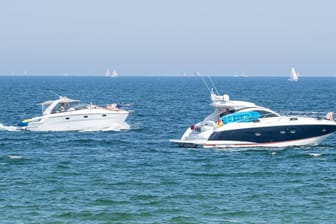 Zwei Yachten in der Lübecker Bucht (Archivbild): In Deutschland leben immer mehr Millionäre.