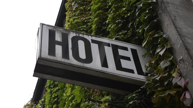 Das Beherbergungsverbot für Menschen aus Risikogebieten gilt in Schleswig-Holstein weiterhin. Das Beherbergungsverbot für Menschen aus Risikogebieten gilt in Schleswig-Holstein weiterhin.