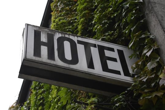 Das Beherbergungsverbot für Menschen aus Risikogebieten gilt in Schleswig-Holstein weiterhin.