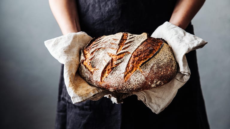 Brotbacken: Auch Hobbybäcker können leckere Ergebnisse erzielen.